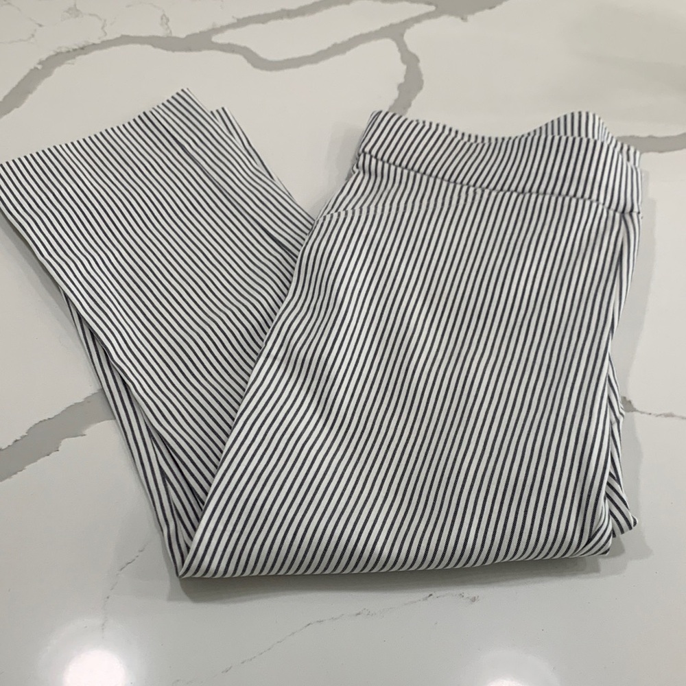 Anne Klein striped stretch crop pants size 6